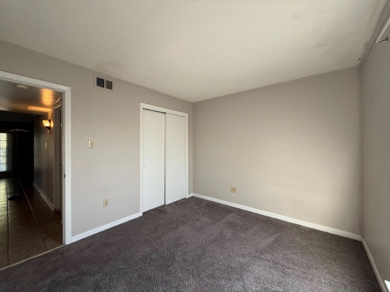 Building Photo - 11271 Florida Blvd