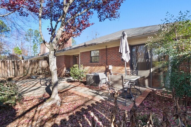 Building Photo - 2013 Fox Ridge Rd