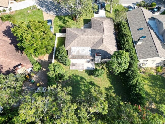Building Photo - 423 Whispering Oaks Ct
