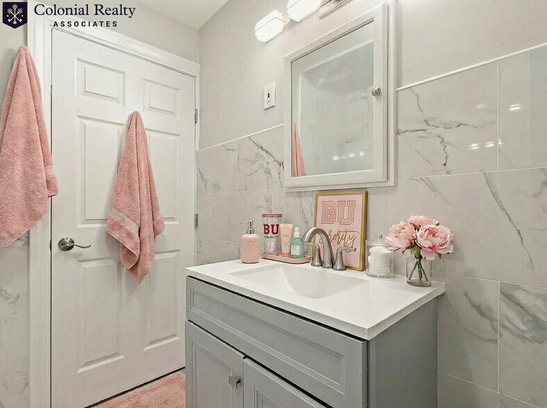 Building Photo - 330 St Paul St