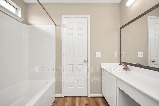 Building Photo - 21910 Willow Shade Ln