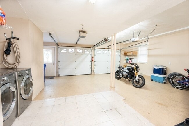 Building Photo - 15 Downer Ct