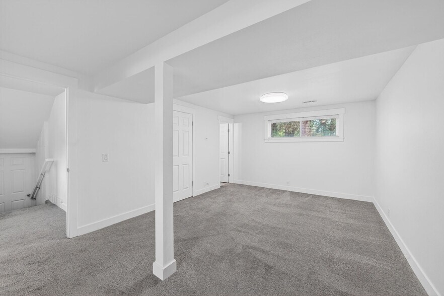 Building Photo - 281 W 2000 S St