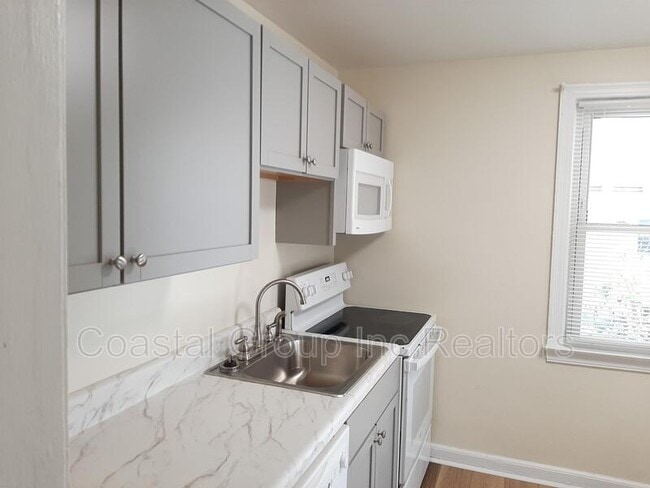 Building Photo - 437 Lenox Ave