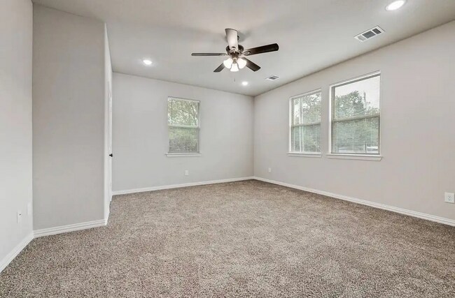 Building Photo - 5612 Black Pine Cir