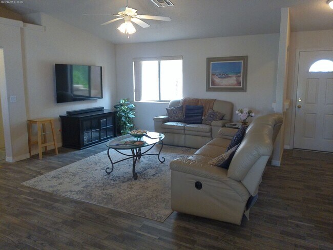 Building Photo - 1740 Quartz Ln