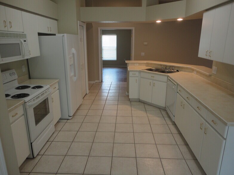 Building Photo - 1452 Baythorn Dr