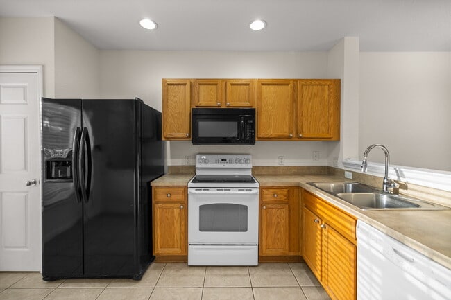 Building Photo - 2BR Townhome in Wynchase | Dual Suites + Screened Lanai