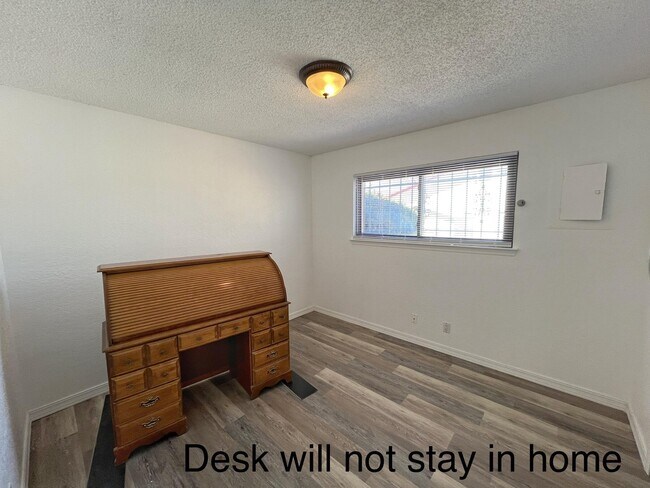 Building Photo - 7205 Avenida La Costa NE