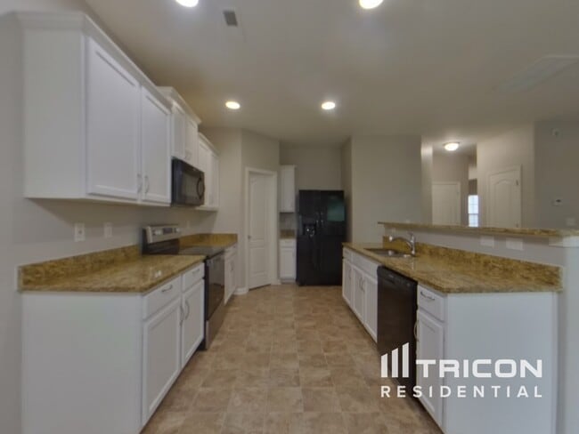 Building Photo - 1401 Waylon Ave