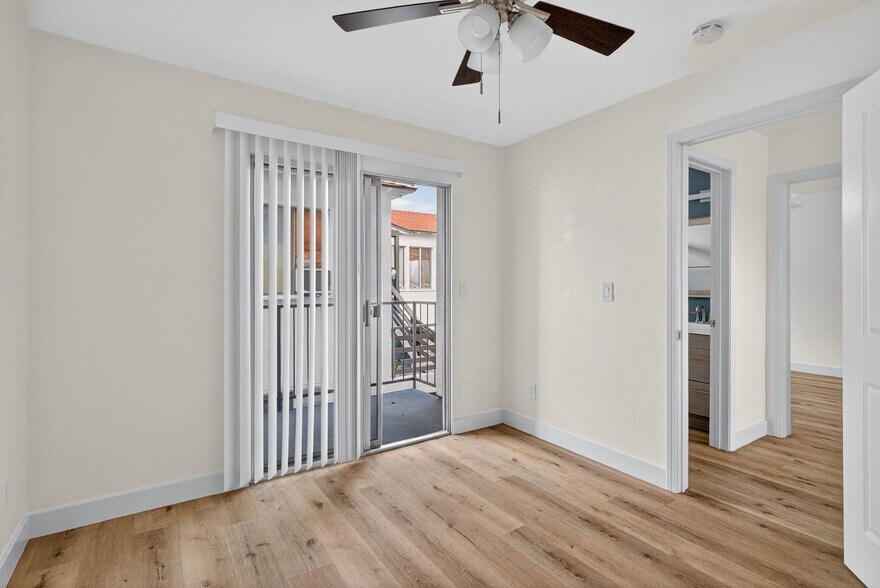 Building Photo - 921 Alamitos Ave