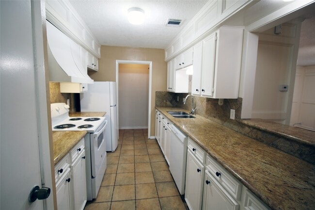 Building Photo - 4105 Vista Rd