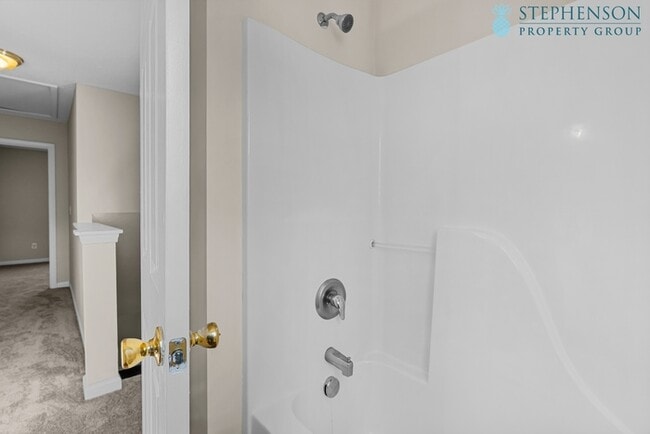 Building Photo - Fully Remodeled in Nov 2025!