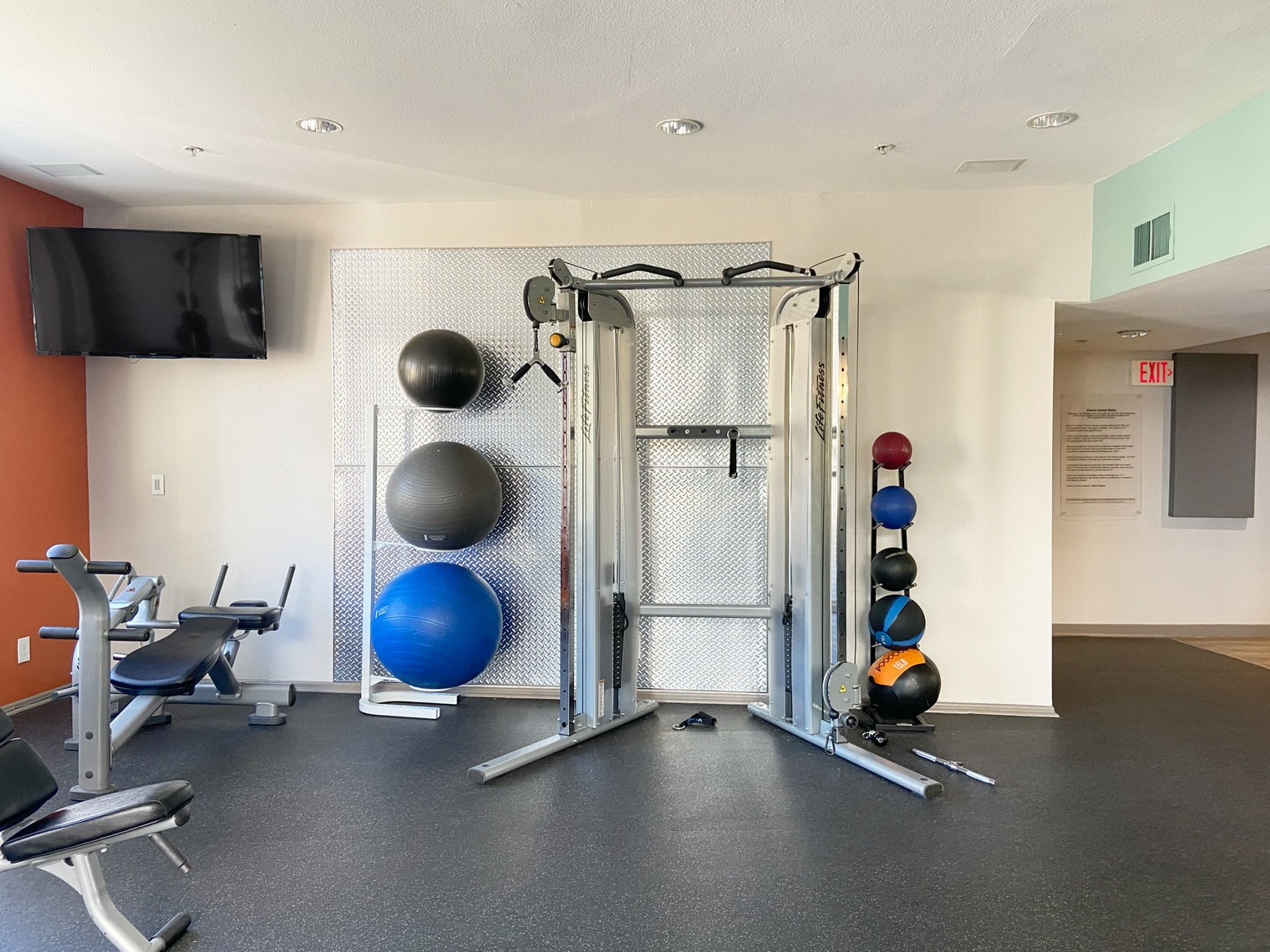 Building Photo - 10987 Bluffside Dr