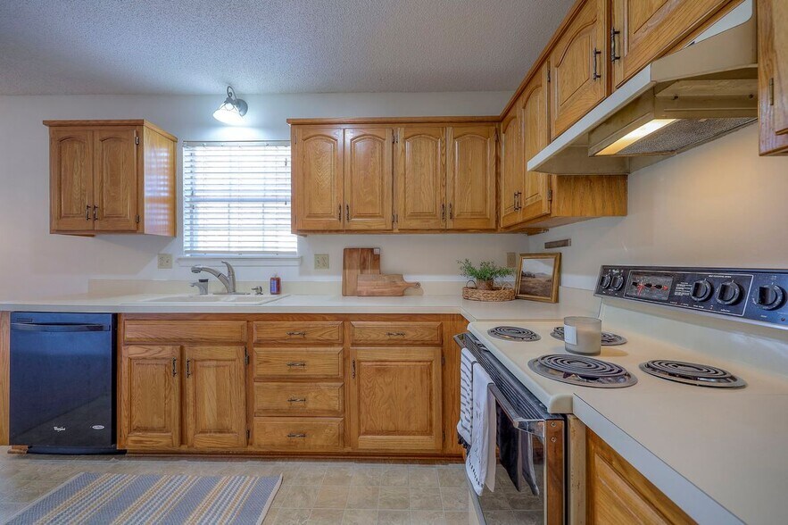 Building Photo - 14903 Goodman St