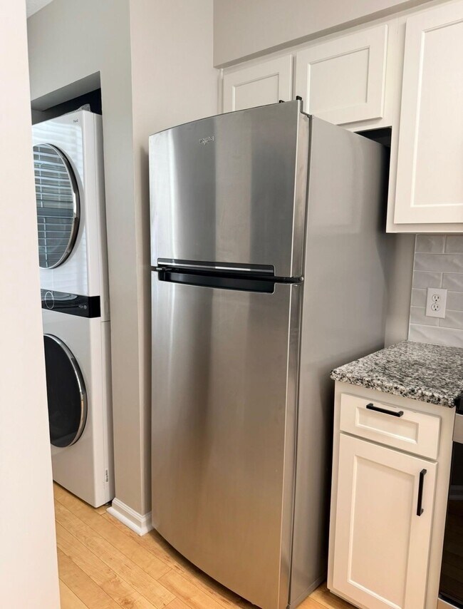 Building Photo - 517 White River Dr