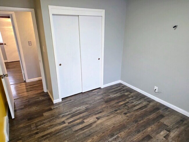 Building Photo - 320 34th St