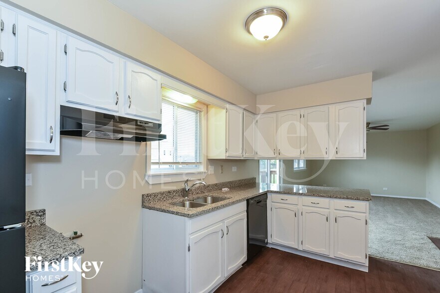 Building Photo - 990 Chelsea Ln