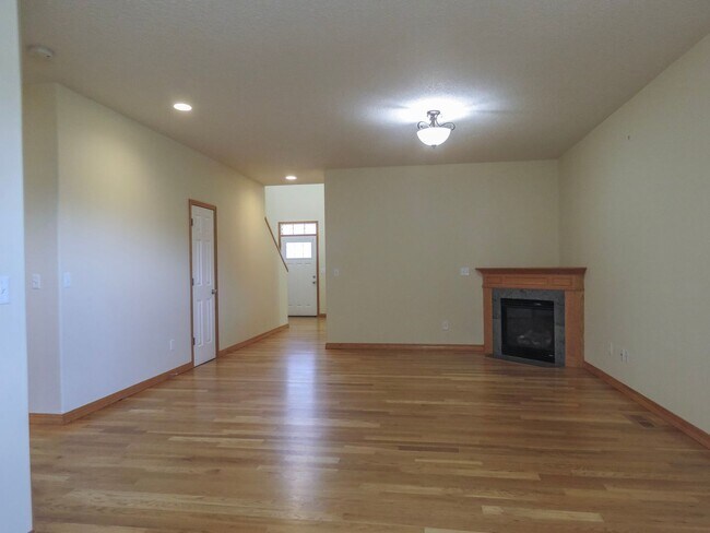 Building Photo - Master on Main- 3 Bedroom Plus 3 Bath Home...