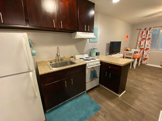 Building Photo - Suites on 6th