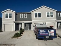 Building Photo - Beautiful Townhome Community Close to Everything!!