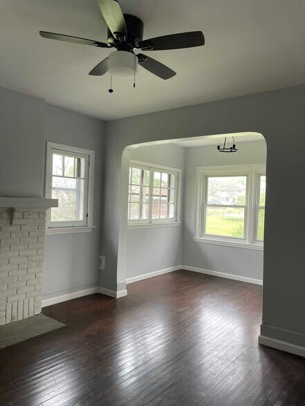 Building Photo - 300 Oxford Ave