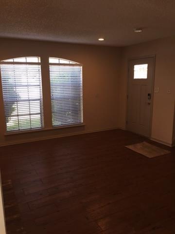 Building Photo - 10101 Camelot Dr