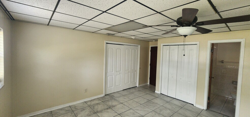 Building Photo - 303 Floral Dr