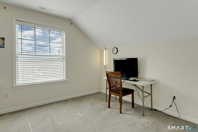 Building Photo - 310 Nutmeg Ln