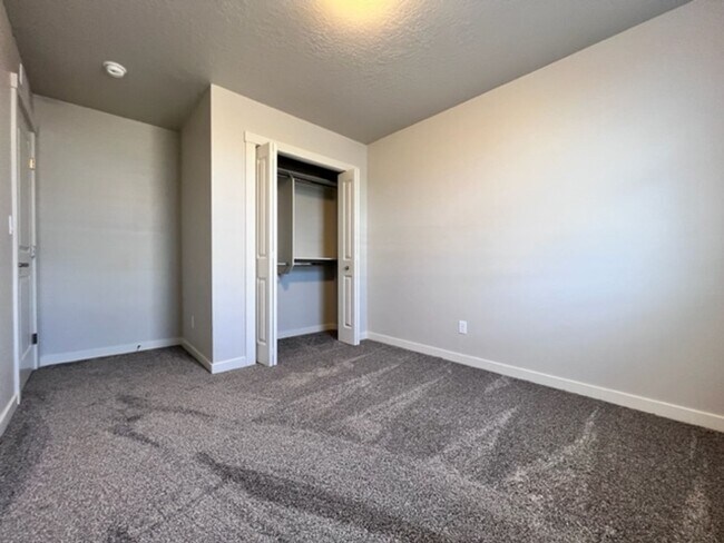 Building Photo - Beautiful Home in Meridian! Solar Power and Landscaping included.