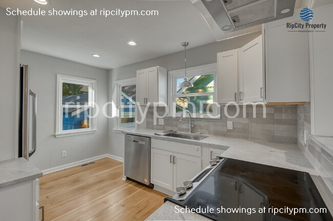 Building Photo - 2521 SE 64th Ave