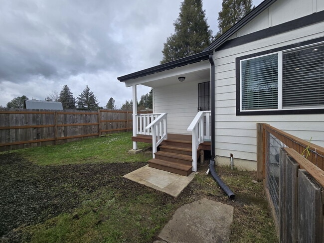 Building Photo - 323 Branton St