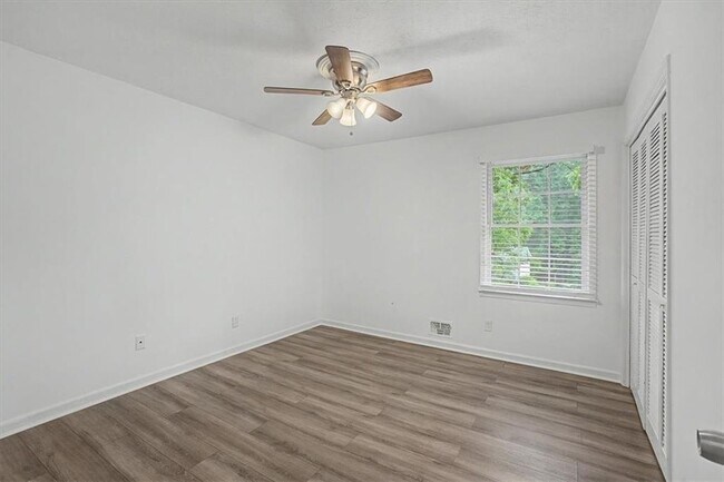 Building Photo - 2985 Fredrick Dr
