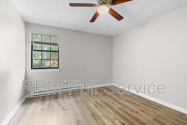 Building Photo - 4426 Central Valley Dr