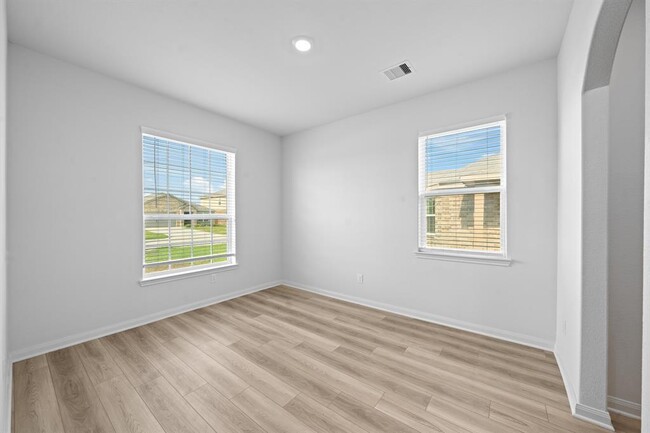 Building Photo - 569 Amberwood Pk Dr