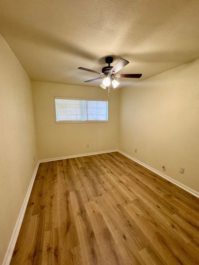 Building Photo - Cute 2/1 Home Available for Immediate Move In!
