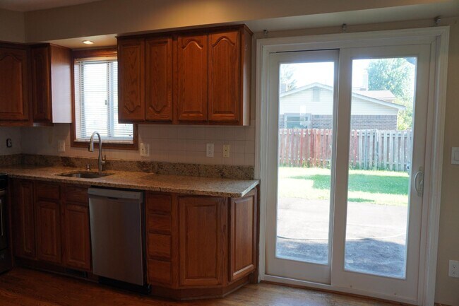 Building Photo - 4415 Fox Hill Dr