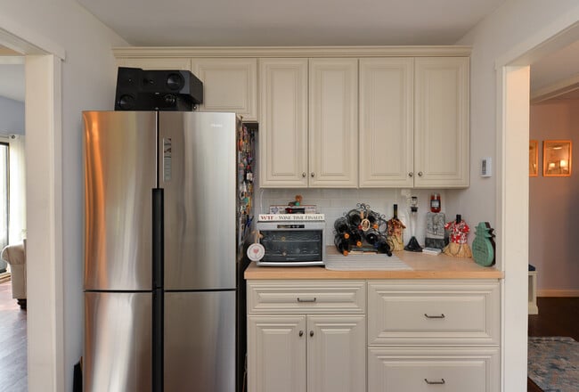 Building Photo - 911 Heritage Vlg