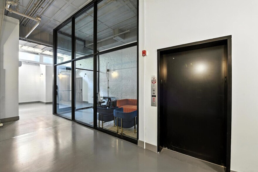 Building Photo - 222 W 15th St