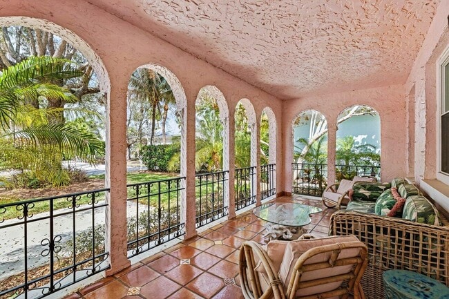 Building Photo - 217 Coconut Ave