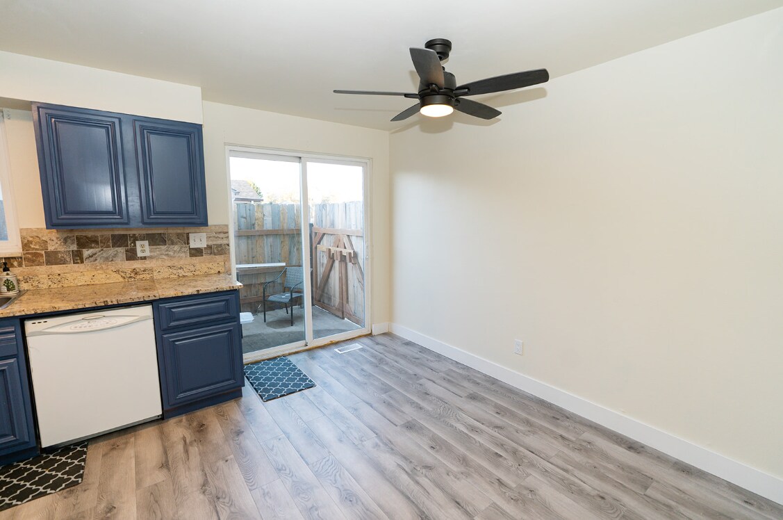 Building Photo - 7061 Utica St