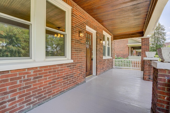 Building Photo - 1414 Hamilton Terrace SE