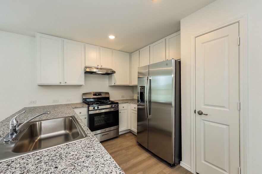 Building Photo - 12110 Zoeller Cor