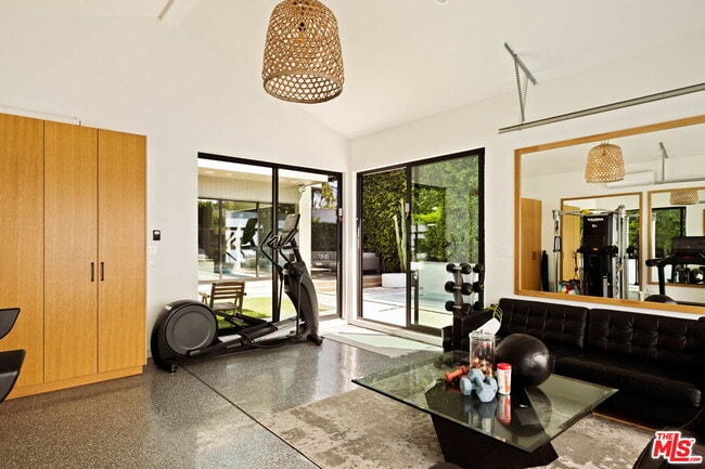 Building Photo - 2137 Glyndon Ave