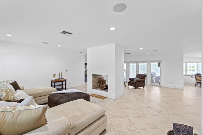 Building Photo - 7447 NW 82nd Terrace