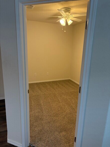 Flex Space 9x12 - 13718 Crossbow Rdg