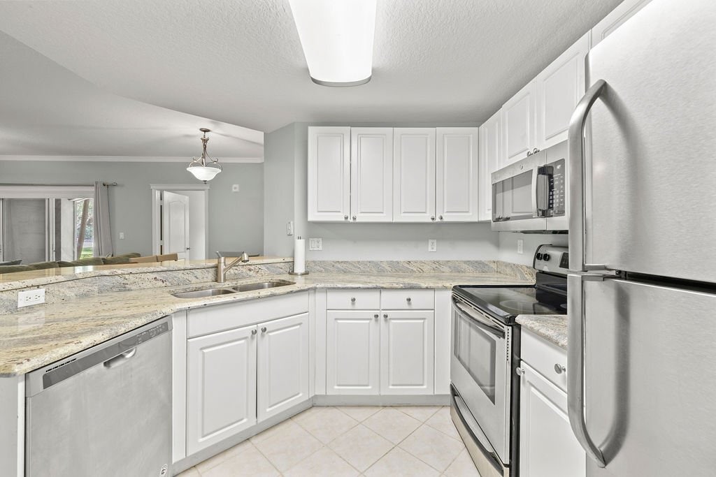 Building Photo - 5060 Fairways Cir