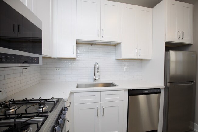 Building Photo - 3946 N Janssen Ave