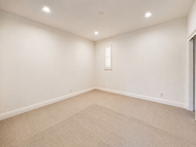 Building Photo - Luxury Living in Irvine's Prestigious Turtle Ridge