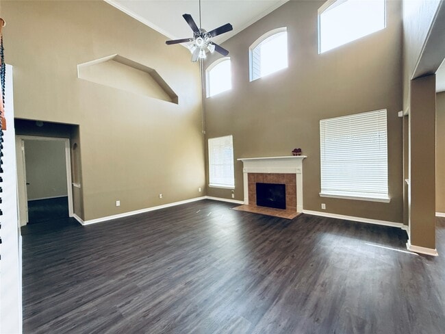 Building Photo - 4442 Chestnut Cir